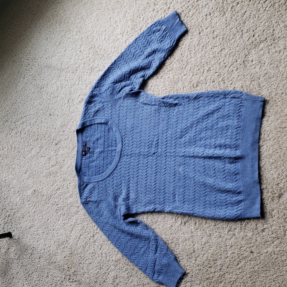 Ladies Gap lightweight sweater.   Size XS.  3/4 sleeve.